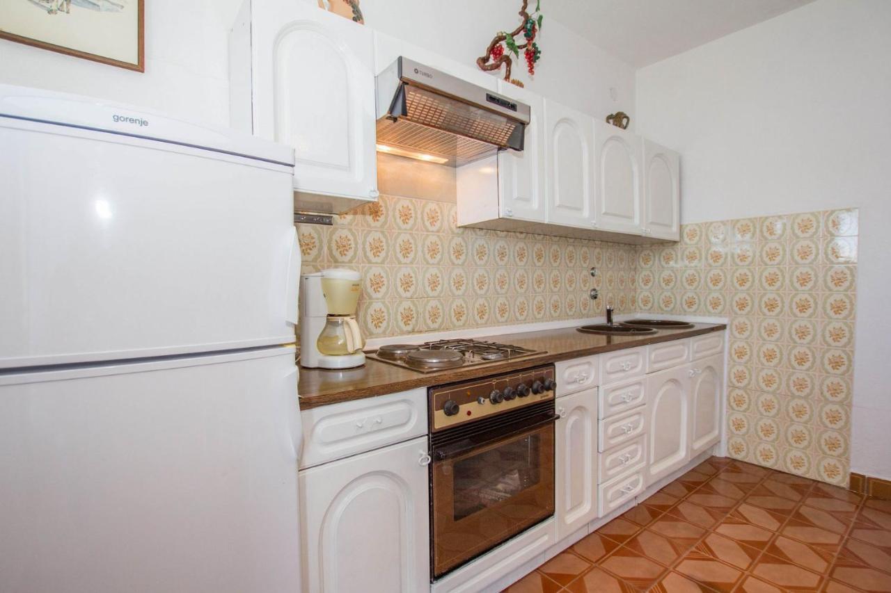 Apartments David - 20M From The Beach With Parking Trogir Exteriör bild