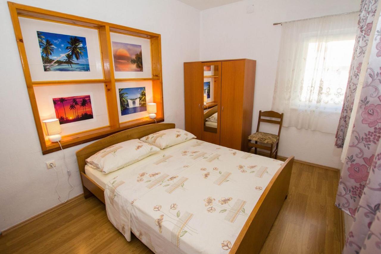 Apartments David - 20M From The Beach With Parking Trogir Exteriör bild