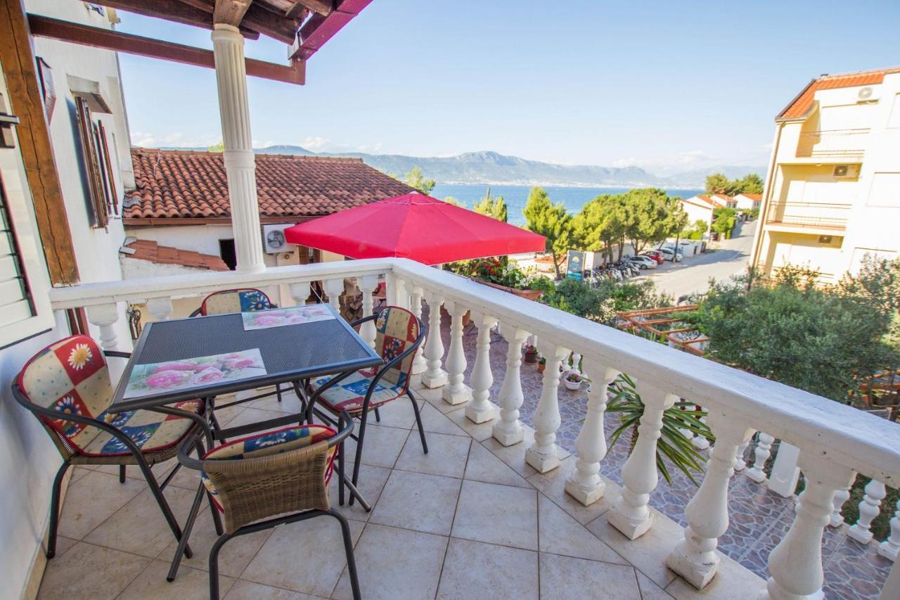 Apartments David - 20M From The Beach With Parking Trogir Exteriör bild