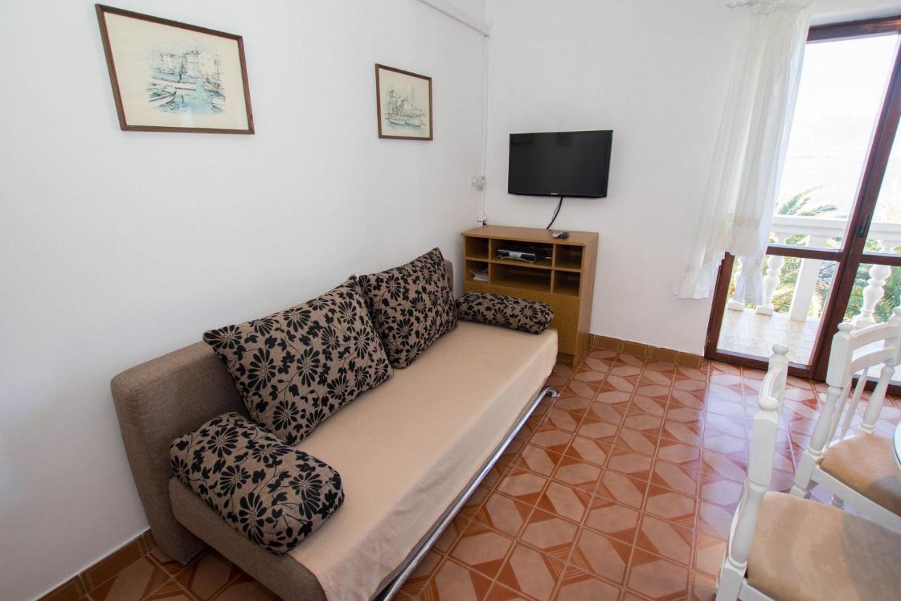 Apartments David - 20M From The Beach With Parking Trogir Exteriör bild