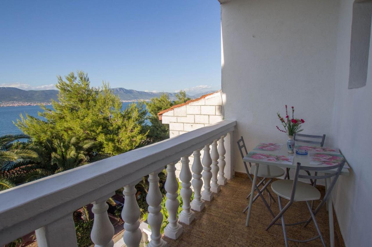Apartments David - 20M From The Beach With Parking Trogir Exteriör bild
