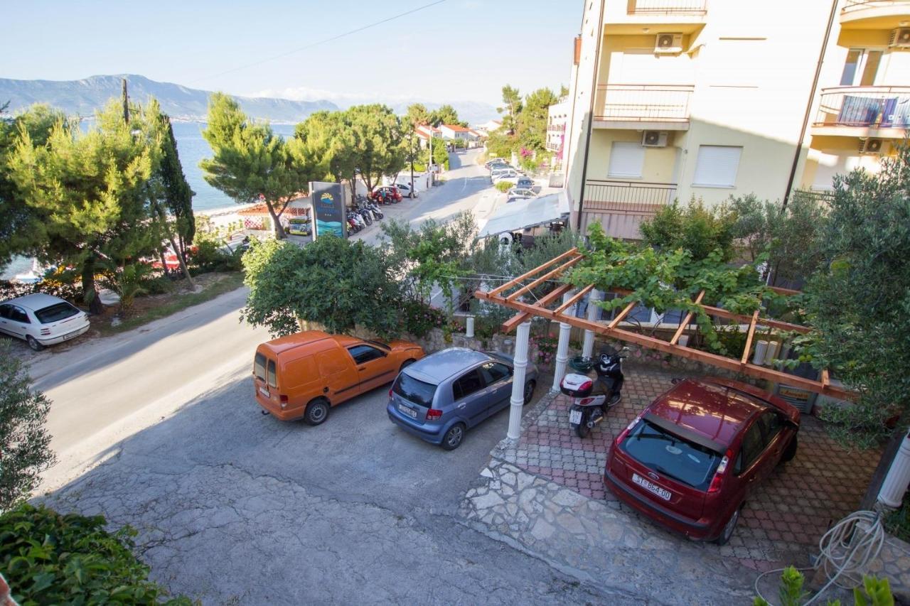 Apartments David - 20M From The Beach With Parking Trogir Exteriör bild