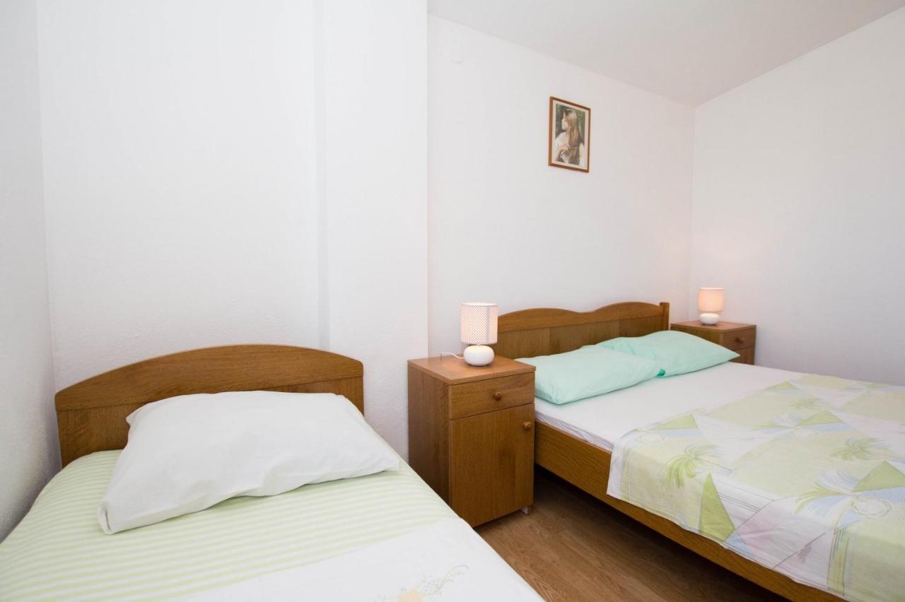 Apartments David - 20M From The Beach With Parking Trogir Exteriör bild