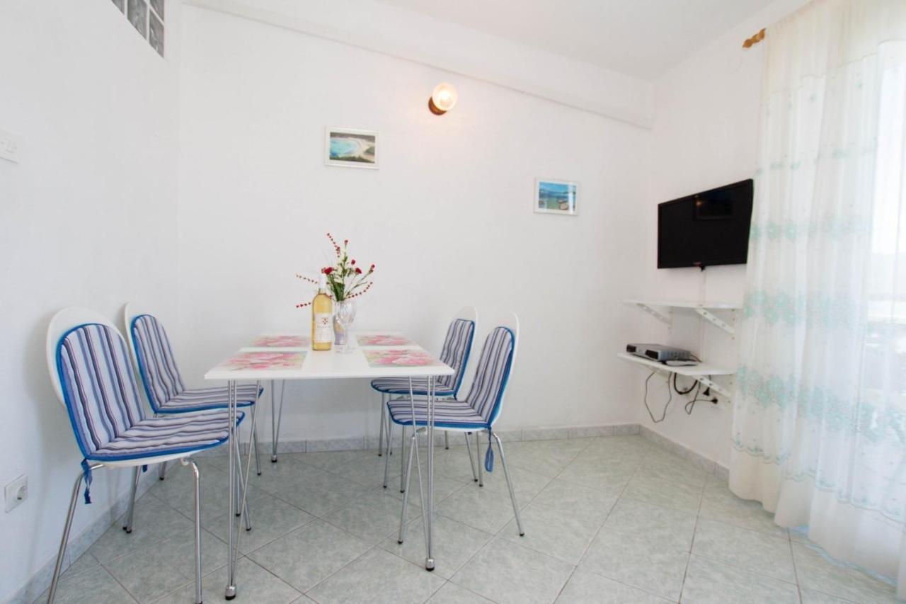 Apartments David - 20M From The Beach With Parking Trogir Exteriör bild