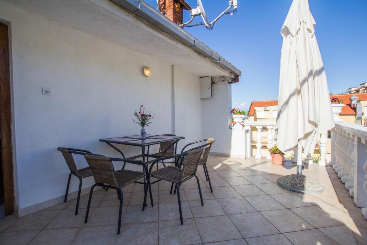 Apartments David - 20M From The Beach With Parking Trogir Exteriör bild