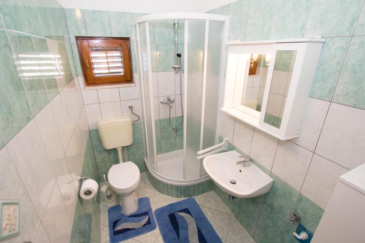 Apartments David - 20M From The Beach With Parking Trogir Exteriör bild